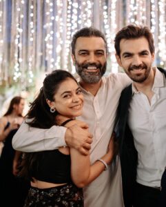 Sumona Chakravarti Instagram - A week of full of infinite love & happiness 💕🧿
So happy for u Butter chicken @asheshlsajnani @sonnalliseygall 🥰

Whattay a reunion this was with so many wonderful people… 💃🏻

@karanvgrover aisa lag raha hai humne look test diya hai, bas cast kar de koi 😂 

#AsheshFoundSona