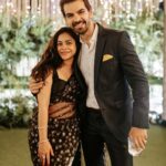 Sumona Chakravarti Instagram - A week of full of infinite love & happiness 💕🧿 So happy for u Butter chicken @asheshlsajnani @sonnalliseygall 🥰 Whattay a reunion this was with so many wonderful people… 💃🏻 @karanvgrover aisa lag raha hai humne look test diya hai, bas cast kar de koi 😂 #AsheshFoundSona