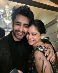 Sumona Chakravarti Instagram - A week of full of infinite love & happiness 💕🧿
So happy for u Butter chicken @asheshlsajnani @sonnalliseygall 🥰

Whattay a reunion this was with so many wonderful people… 💃🏻

@karanvgrover aisa lag raha hai humne look test diya hai, bas cast kar de koi 😂 

#AsheshFoundSona