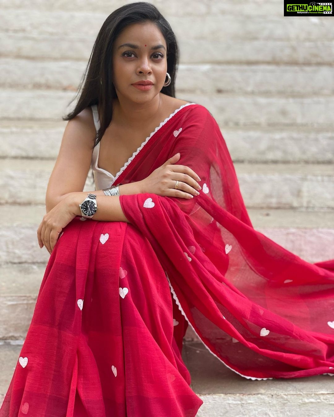 Sumona Chakravarti - 173.8K Likes - Hello June πͺ©πͺ
My most reflective, introspective month.
β€οΈπ
For #thekapilsharmashow #tkss
π₯»: @suta_bombay
π: @rameshpanda.mua
ππ»ββοΈ: @hairbysharda
Stylist: @sacorina