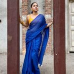 Sumona Chakravarti Instagram - Hello June 🪩🪅 My most reflective, introspective month. ❤️💙 For #thekapilsharmashow #tkss 🥻: @suta_bombay 💄: @rameshpanda.mua 💁🏻‍♀️: @hairbysharda Stylist: @sacorina