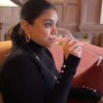 Sumona Chakravarti Instagram - #LondonDiaries We came, We saw, but did not conquer! This trip was all about familia & food… Bong weakness i guess 🤓 From all the touristy stuff to great food to the mind boggling Kohinoor & the other jewels 💎 (damn you pay money to see the stolen goods of your own country 😬🙈). Thank u London for the experience. Last picture- thank u @chefsameertaneja & @mukkipandey for the warm hospitality & delectable food at @benaresofficial For inviting me to your kitchen & making our last evening in London a truly memorable one. ❤️💙🤍 #EnglishSummer #LondonVibes London, United Kingdom