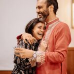 Sumona Chakravarti Instagram - A week of full of infinite love & happiness 💕🧿 So happy for u Butter chicken @asheshlsajnani @sonnalliseygall 🥰 Whattay a reunion this was with so many wonderful people… 💃🏻 @karanvgrover aisa lag raha hai humne look test diya hai, bas cast kar de koi 😂 #AsheshFoundSona