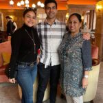 Sumona Chakravarti Instagram - Happy Birthday mama bear 🐻♥️ N a big thank you to the team at @helenedarroze for the phenomenal food experience & the the most thoughtful gift to Mom. She’s overwhelmed.