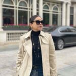 Sumona Chakravarti Instagram - #LondonDiaries We came, We saw, but did not conquer! This trip was all about familia & food… Bong weakness i guess 🤓 From all the touristy stuff to great food to the mind boggling Kohinoor & the other jewels 💎 (damn you pay money to see the stolen goods of your own country 😬🙈). Thank u London for the experience. Last picture- thank u @chefsameertaneja & @mukkipandey for the warm hospitality & delectable food at @benaresofficial For inviting me to your kitchen & making our last evening in London a truly memorable one. ❤️💙🤍 #EnglishSummer #LondonVibes London, United Kingdom