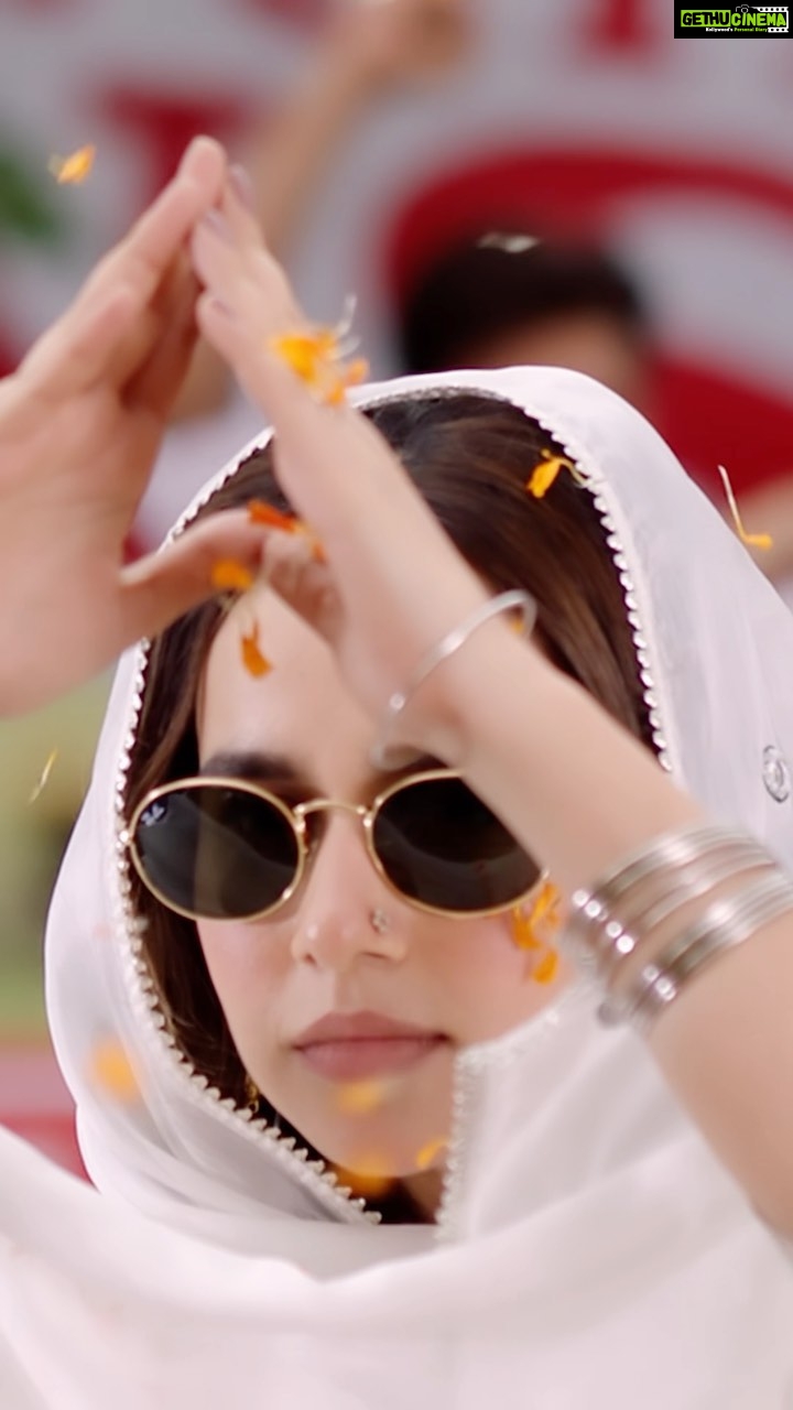 Sunanda Sharma Instagram - Punjabi Gabhru Ate Majajan Mutiyar Di Pyar Kahani #JattDisda @dev_kharoud @kaptaan__1010 @b2getherpros @nveemusic @mad4musicofficial @skydigitalofficial . P.S ~ Along with Me are Energetic @bhangra.queens . ਪੰਜਾਬੀ ਗੱਭਰੂ ਅਤੇ ਮਜਾਜਣ ਮੁਟਿਆਰ ਦੀ ਪਿਆਰ ਕਹਾਣੀ #JattDisda