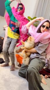 Sunanda Sharma Instagram - Asi socheya asi v eh trend follow kar layiai😂 #chorichori is trending on reels 🤩 Bai maza agya💃🕺👯‍♀️ . . #sunandasharma #chorichori #reelsinstagram #trendingsongs #punjabisong
