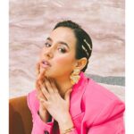 Sunanda Sharma Instagram - शुद्ध FLIRT , MILAWATI इश्क़ se बेहतर है 😜 . . हमारा makeup @makeupbyharpyvirk ji ne kiya hai.. isiliye हम बवाल lag rahe hain😬🧿
