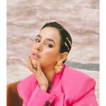 Sunanda Sharma Instagram - शुद्ध FLIRT , MILAWATI इश्क़ se बेहतर है 😜 . . हमारा makeup @makeupbyharpyvirk ji ne kiya hai.. isiliye हम बवाल lag rahe hain😬🧿