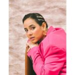 Sunanda Sharma Instagram - शुद्ध FLIRT , MILAWATI इश्क़ se बेहतर है 😜 . . हमारा makeup @makeupbyharpyvirk ji ne kiya hai.. isiliye हम बवाल lag rahe hain😬🧿