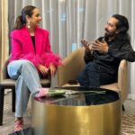 Sunanda Sharma Instagram - Caption Cannot Justify The Feeling Of Listening In person Shayari From One and Only @alizaryoun 🙌🏻 . Khoobsurat Pal 🌸