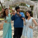 Sunayana Fozdar Instagram - Here’s a glimpse of the fun and madness that we have on set, Cheers to sharing love and laughter! 💕✨ PS - We literally forced @iamkushshah_ into this. 🙈 . . #reeloftheday #trendingreels #radhakrishna #set #tmkoc #trends #dancereels #fyp