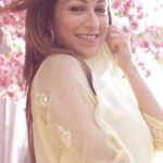 Sunayana Fozdar Instagram - Hello May ! 🌻 All things Fav in this look ..Yellow Chikankari kurta and Desi feels 💛 . . . . 📷 @praveenkhaitan.clicked @clicked_productions Hair @rouge_makeovers Outfit: @needlecraft.lucknowikurti Styling: @styling.your.soul Brand Pr : @socialpinnaclepr 📍 @truetrammtrunk x @iampuneetgidwani Artist management: @greenlight__media