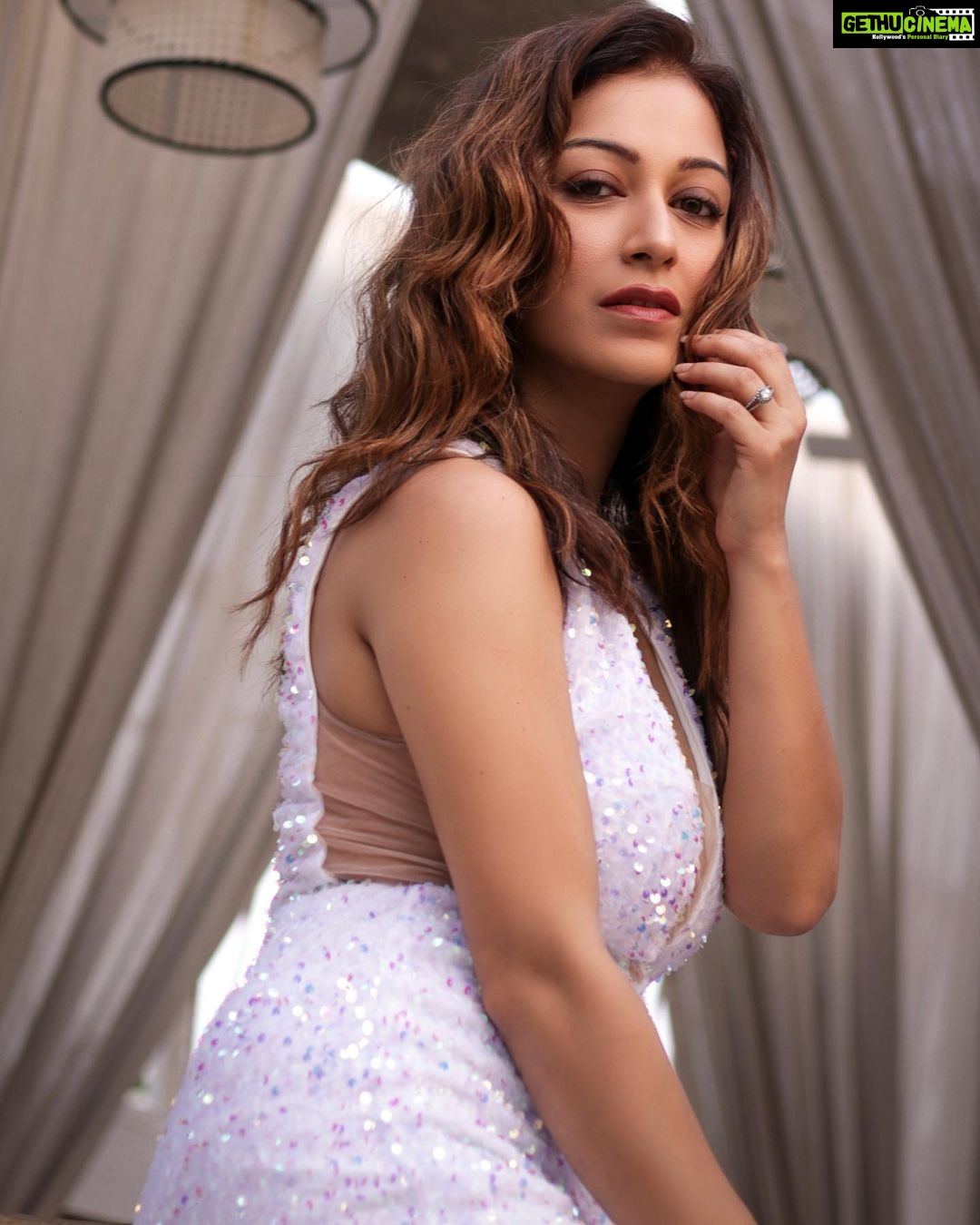 Sunayana Fozdar Instagram - Vibe check π€ When in doubt always wear white π€ one of my fav pieces from @urbanic_in . . . . . . . . . . π· @praveenkhaitan.clicked @clicked_productions Hair @rouge_makeovers π @truetrammtrunk x @iampuneetgidwani Artist management: @greenlight__media