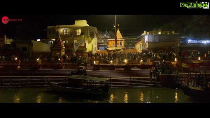 Sunil Grover Instagram - #JaikalMahakal ka raag aur family ka pyaar, dono goonjenga har dil mein abki baar! ❤️ Song out now #Goodbye releasing in cinemas near you on 7th October 2022. #GoodbyeOnOct7 @amitabhbachchan @rashmika_mandanna @neena_gupta @pavailgulati @elliavrram @ashishvidyarthi1 @sahilmehta4 @abhishekhkhan_ #VikasBahl @balajimotionpictures #GoodCo #SaraswatiEntertainment @ektarkapoor @shobha9168 @virajsawant @bhavinisheth @itsamittrivedi @swanandkirkire @zeestudiosofficial @zeemusiccompany @penmarudhar @f.a.a.r.a @ruchikaakapoor