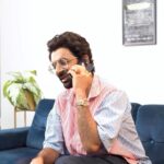 Sunil Grover Instagram - Mai CON ko na pehchanu aaisa mushkil hi nahi, na mumkin hai! Stay safe and keep your savings secured with #PehchaanCon Comment down below aapka most savage reply to these scammers/ CONs.