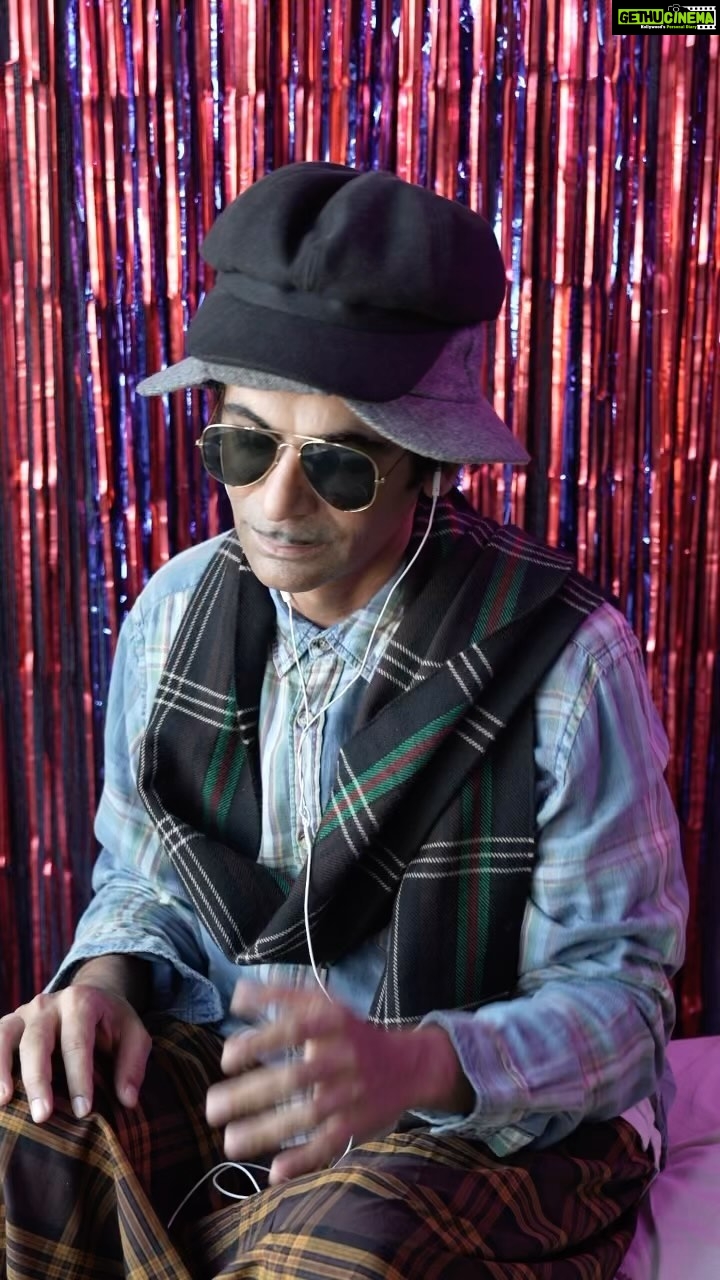 Sunil Grover Instagram - Pata hai...@meeshoapp se maine shop kiye hain ek se ek MAHA products, MAHA kam prices pe! 🤩 Kaise? Watch to find out! Also, don't forget to make a fun, exciting reel remix with this video and stand a chance to GET FEATURED!