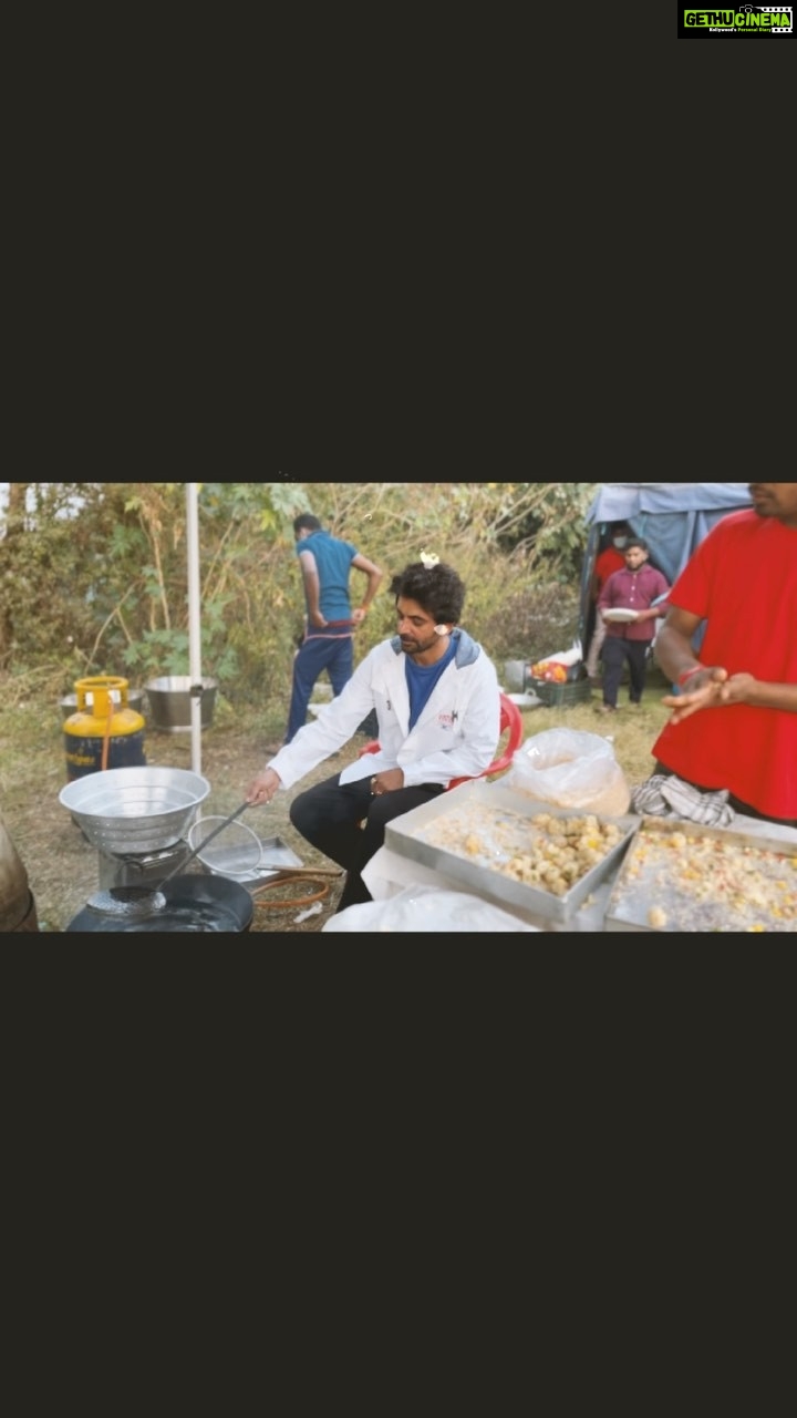 Sunil Grover Instagram - Garam garam Bhature!