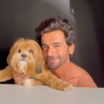 Sunil Grover Instagram – #btswithdabboo 🤎🕺🏼@whosunilgrover 
📸 Photography : @dabbooratnani
📹 Video Shot By @manishadratnani 
👩🏼‍💻 Edit by @kiararatnani & @myrahratnani 
🐶 @flashratnani 
🌈 Post Production @dabbooratnanistudio 
🎶 Music @ap.dhillxn 

#sunilgrover #dabbooratnani #dabbooratnaniphotography #trendingreels #photographyreels #transitionreels #bts #brownmunde 🤩 Dabboo Ratnani Photography
