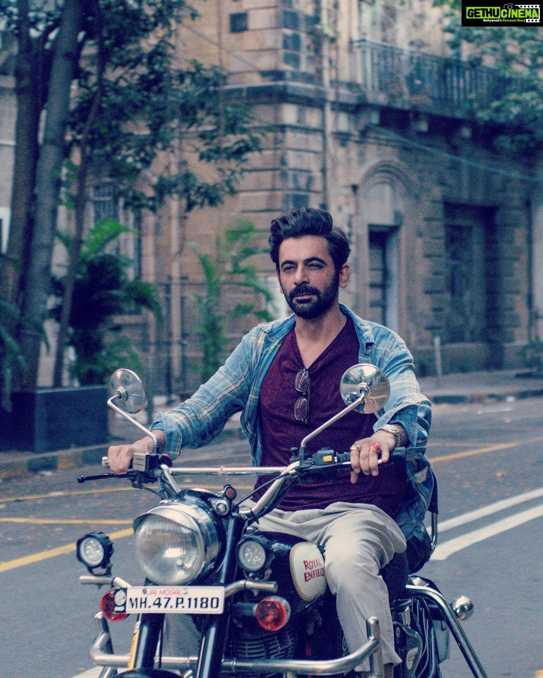 Sunil Grover Instagram - Happy Mother’s Day. See my mother’s avenger like creation can drive, ride, walk, sit on the same road. ❤️🌹