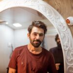 Sunil Grover Instagram - Happy Mother’s Day. Here is my mom’s creation appreciating her beautiful creation in the the mirror.