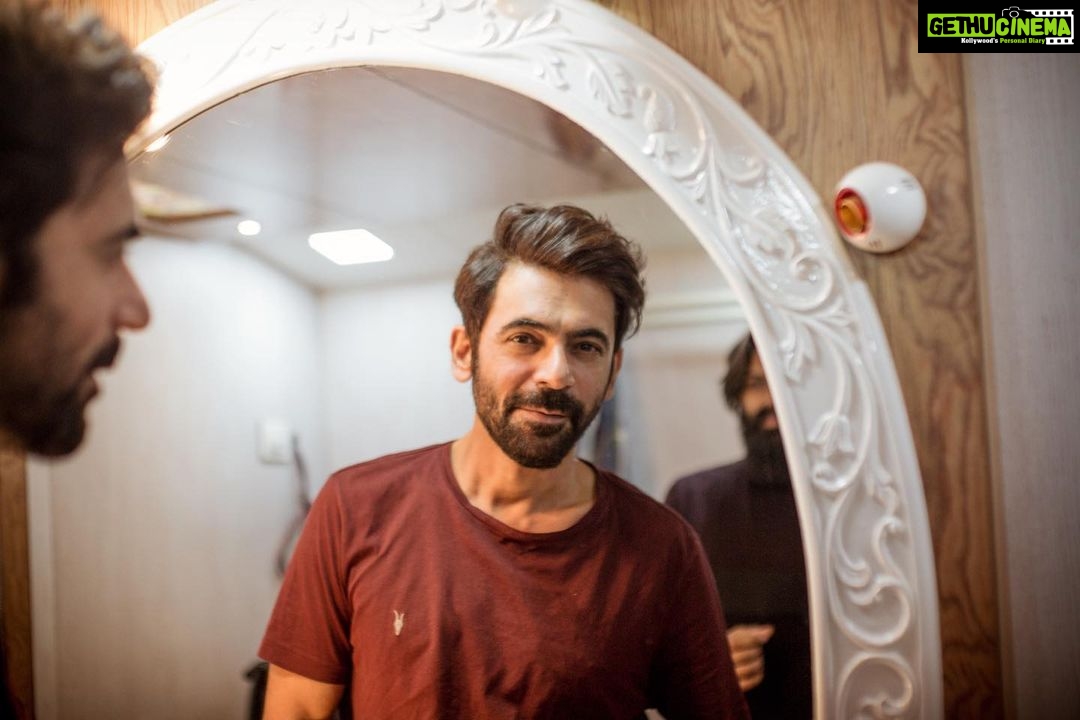 Sunil Grover Instagram - Happy Mother’s Day. Here is my mom’s creation appreciating her beautiful creation in the the mirror.