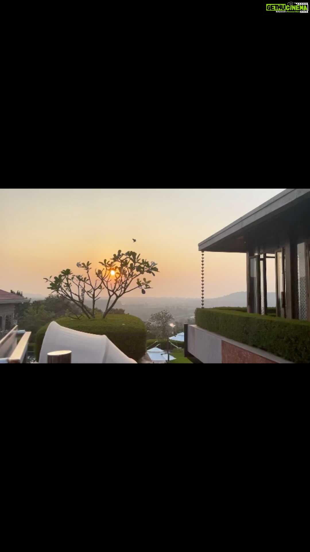 Sunil Grover Instagram - A beautiful evening with my friend @surajmorajkar at @hiltongoaresort ❤️