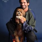 Sunil Grover Instagram - 🐶🐾💙 Dogs Leave Paw Prints On Our Hearts! @flashratnani @whosunilgrover 📸 @dabbooratnani @manishadratnani #sunilgrover #flashratnani #dabbooratnani #flash #dabbooratnaniphotography @dabbooratnanistudio Dabboo Ratnani Photography