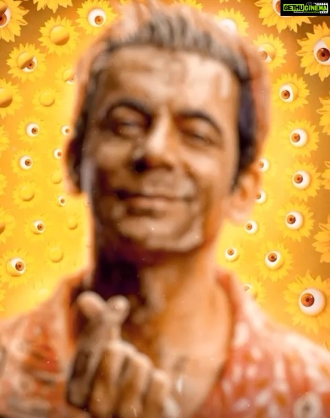 Sunil Grover Instagram - Bas thoda aur intezaar, aa raha hai Sonu vapis. Ab solve hogi Sunflower society ki mystery! 😬 #Sunflower New Season, coming soon only on #ZEE5 @Vikas71 @WhoSunilGrover @ranvirshorey @MukulChadda @ashishvidyarthi1 @navingujral @Sonaljhaofficial @ria.nalavade @radhabhatt @Reliance.entertainment #GoodCo @Sarkarshibasish @girishkulkarni1 @devikachaudhari @hym_amit @manish_kalra @nimishalok @virajsawant @parmarchaitally @duhjizzy @zee5 @zee5global