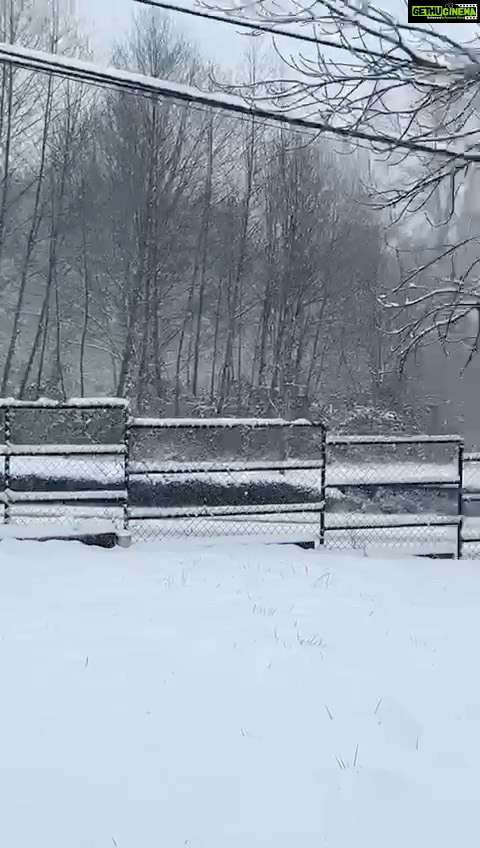 Sunil Grover Instagram - It’s snowing continuously, and beautiful all around. Having lots of fun. My friend told me this when he sent the video from Canada.