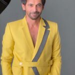 Sunil Grover Instagram - #btswithdabboo with Savvy Sunil 💛🤩 @whosunilgrover 📸 @dabbooratnani Video Shot by @manishadratnani Video Edit @kiararatnani Location & Production @dabbooratnanistudio #dabbooreels #dabbooratnani #dabbooratnaniphotography #dabbooratnanicalendar #sunilgrover #throughthelensofdabbooratnani 20.05.2023 Dabboo Ratnani Photography