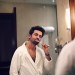 Sunil Grover Instagram - If @himmatsodhiphotography had clicked this picture 2 mins later, it would have been brighter !
