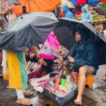 Sunil Grover Instagram – 💜 itni baarish, mera apna chhata bhi bik gaya