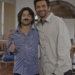 Sunil Grover Instagram - KD vs Tango, kaun jayega UK??😂🤔 Watch United Kacche Now on @ZEE5 !!