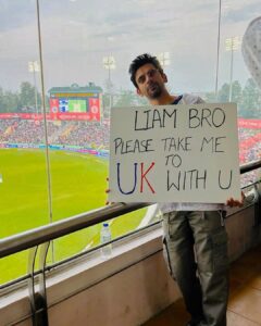 Sunil Grover Instagram - UK mein apne sapno ki innings open karne ke liye aaj yeh bhi try kar liya! 🙏 

 #UnitedKacche on #ZEE5, streaming now