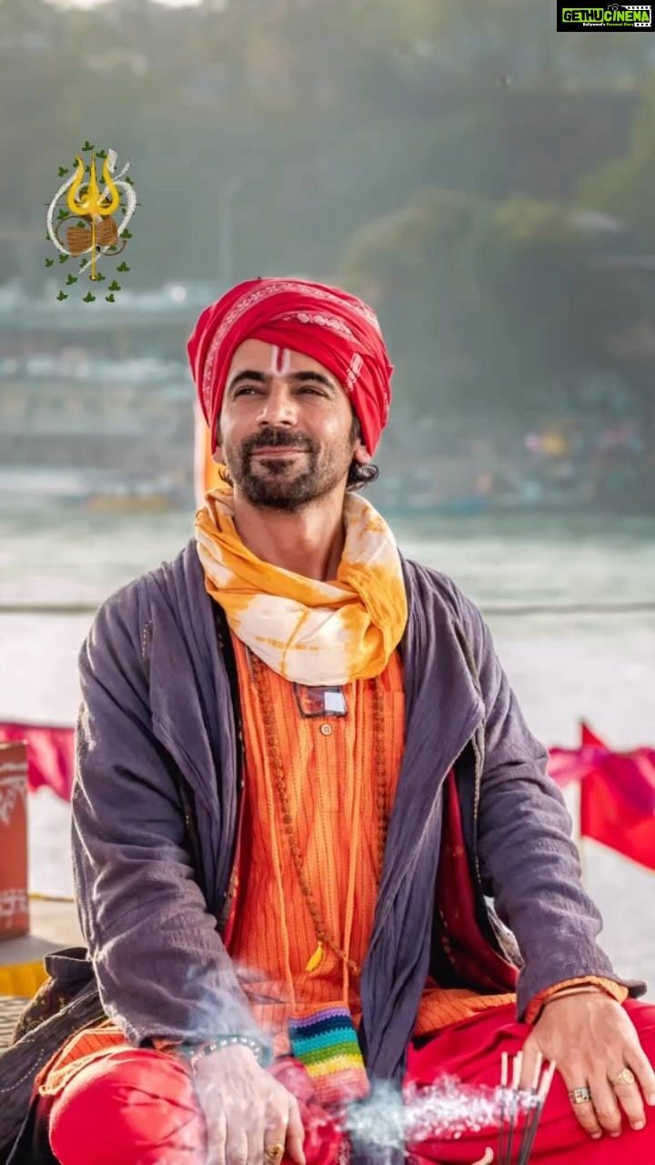 Sunil Grover Instagram - महाशिवरात्रि की शुभकामनाएं ! भोलेनाथ की कृपा सदा बनी रहे आप पर 🙏 🌺🌸