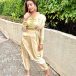 Surbhi Chandna Instagram - Eid Mubarak 🤲🏻 Also todays Hair Courtesy- MUMBAI KI HAWA stylist @stylebysugandhasood suit @the_homeaffair_jaipur manager @pranavi_chandna 👠 @londonrag_in