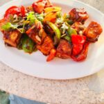 Surbhi Chandna Instagram - Sunset Kung Pao Paneer A glass of Chardonnay Sunday Done ✔️