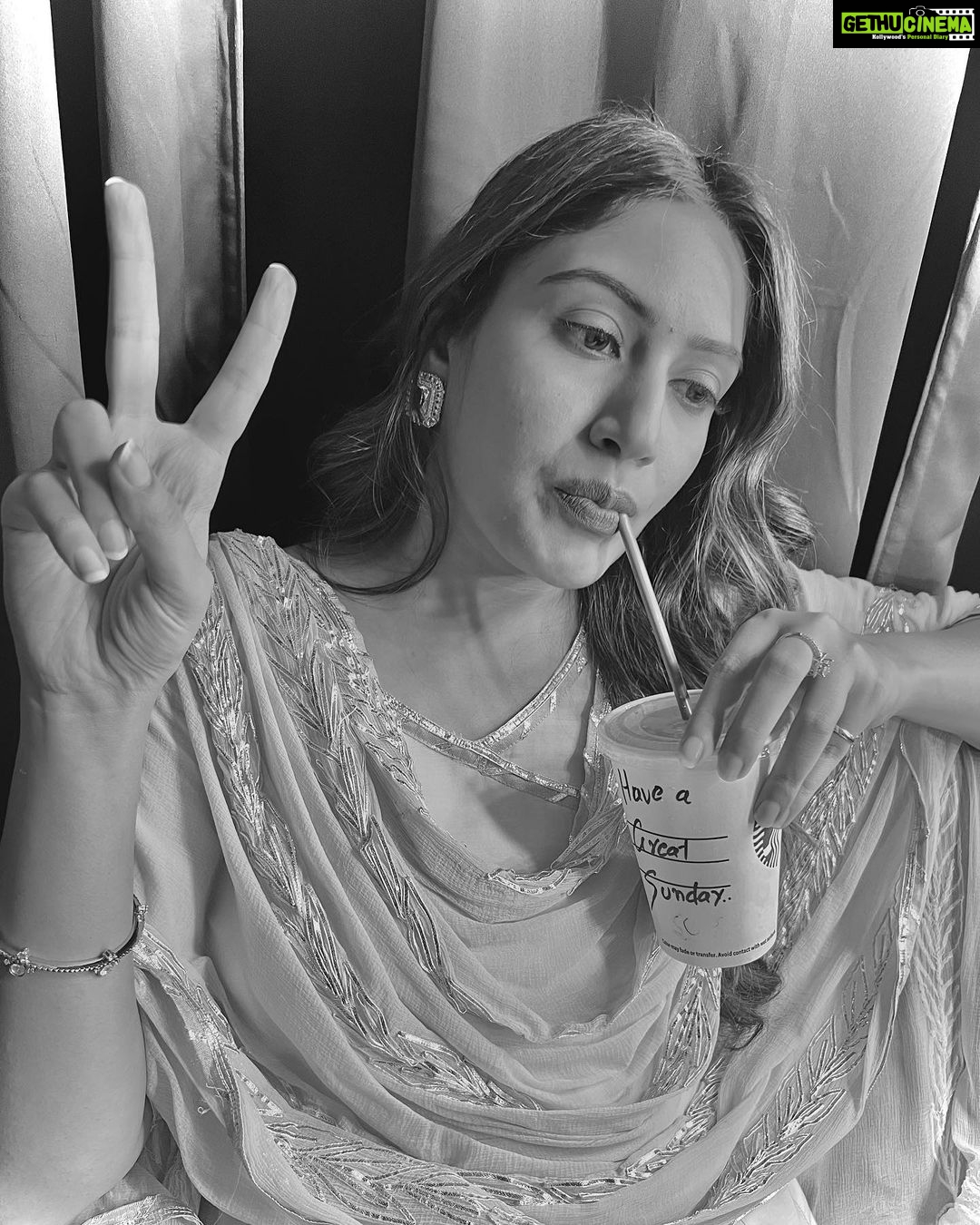 Surbhi Chandna Instagram - Desi Girl @ Wark Some Orange and POMo Juice Love by daddy Dearest to Kickstart the morning Mommy Dearest sends a nice railway cutlet packed in a gluten free bread for Breakky - ketCHAP lovers 🙋🏼♂️ My Comfort Footwear bigger that my FEET Tim Hortons still isn’t replacing 🌟 💴 Crunchy Set papad is Basttttt Shot Check Qaaeensss Ok this noisy typewriter be my favourite.. i 🫶 the keyboard’s that make the exact same noise ordering one from Amazun right away tak tak tak tak 🥹