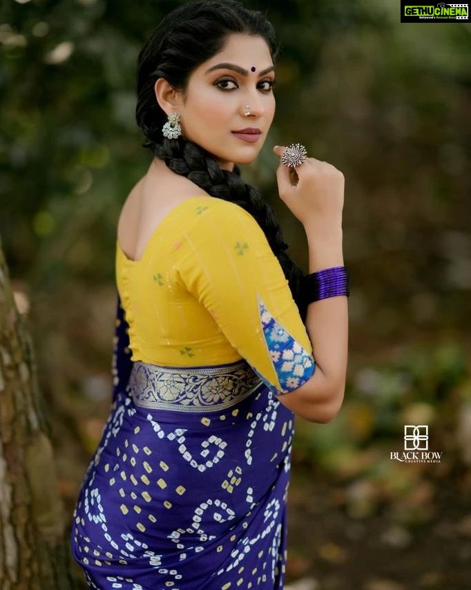 Swasika Instagram - The beautiful @swasikavj slaying a pretty colourful saree and a peppy look . Mua: @abilashchickumakeupartist Saree : @byhand.in Styling: @amal_gop Photography: @akhil_photography_tvm #swasikavj #abilashchickumakeupartist #sareelook #bluesaree #blouse