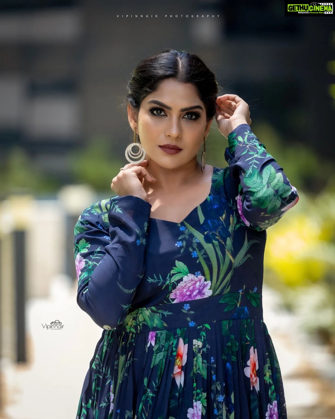 Swasika Instagram - "Blooming with happiness and surrounded by joy" 🌸🌼🌺 Dress : @houseofemkay Stylist : @tharunya_vk Acessories: @magmatvm Photography: @vipin_nairs MUA @_beautyshams_4 #flowers #happiness #naturelovers #swasikavj #dubaidays