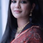 Swasika Instagram - 🌸 Mua : @abilashchickumakeupartist Styling: @vrinda_sk_ Saree : @klumbyprajinajaanaki Blouse: @padmanidhi_the_blouse_boutiqu Jewelry: @anokhi_priyakishore Video : @paper_plane_wedding #swasikavj #swasika #reels #saree #sareereels