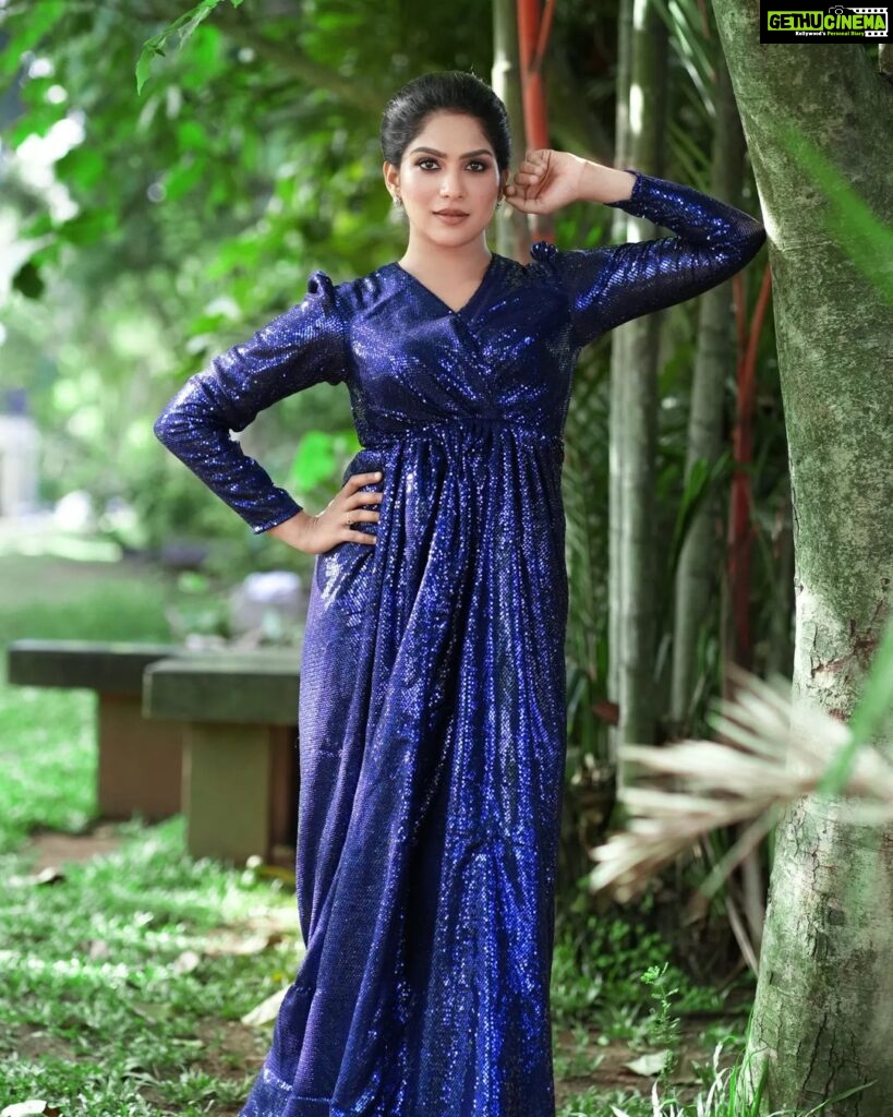 Swasika Instagram - Glitters, blue and nature ! What more do you need for a bliss ! Mua : @abilashchickumakeupartist Stylist : @vrinda_sk_ Gown : @sewing_and_craftss #swasikavj #photoshoot #bluegown #blue