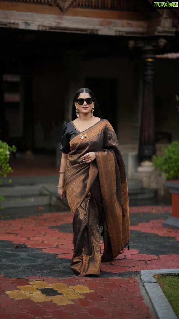 Swasika Instagram - Actress @swasikavj Mua @aneeshcbabumakeupartist Styling @nithinju Outfit @aalaadesigners Jewls @_javahari_ Pics @akhilal_photography #reelsinstagram #reelsvideo #reels #swasika Thiruvananthapuram, Kerala, India