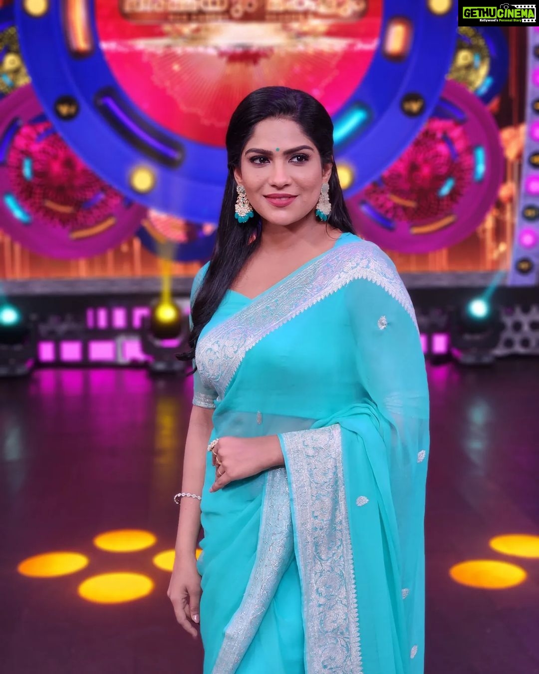 Swasika Instagram - "Let positivity wash over you like a wave of blue - calming, refreshing, and endlessly inspiring." Mua : @aneeshcbabumakeupartist Stylist : @amal_gop Saree : @ajs_attires Jewelleries: @kaya_online_ #swasika #bluelook #musings #life