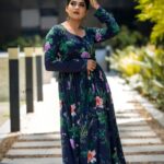 Swasika Instagram - "Blooming with happiness and surrounded by joy" 🌸🌼🌺 Dress : @houseofemkay Stylist : @tharunya_vk Acessories: @magmatvm Photography: @vipin_nairs MUA @_beautyshams_4 #flowers #happiness #naturelovers #swasikavj #dubaidays
