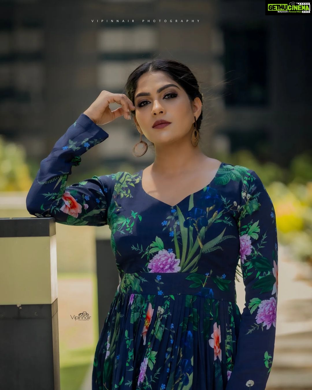 Swasika Instagram - "Blooming with happiness and surrounded by joy" 🌸🌼🌺 Dress : @houseofemkay Stylist : @tharunya_vk Acessories: @magmatvm Photography: @vipin_nairs MUA @_beautyshams_4 #flowers #happiness #naturelovers #swasikavj #dubaidays