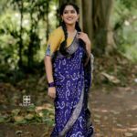 Swasika Instagram - The beautiful @swasikavj slaying a pretty colourful saree and a peppy look . Mua: @abilashchickumakeupartist Saree : @byhand.in Styling: @amal_gop Jewelleries: @canisaperidot Photography: @akhil_photography_tvm #swasikavj #abilashchickumakeupartist #sareelook #bluesaree #blouse
