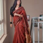 Swasika Instagram - "Life is like a saree. It may have twists and turns, but with grace and elegance, we can drape it beautifully." Mua : @abilashchickumakeupartist Styling @vrinda_sk_ Saree : @klumbyprajinajaanaki Blouse : @padmanithi_the_blouse_boutique Jewel: @anokhi_priyakishore Photography; @paper_plane_wedding #swasikavj #abilashchickumakeupartist #saree