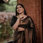 Swasika Instagram – Actress @swasikavj 
Styling @nithinju 
Outfit @aalaadesigners 
Jewls @_javahari_ 
Pic @akhilal_photography 
#makup #swasika #actress Thiruvananthapuram, Kerala, India